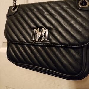 Badgley Mischka Black Quilted w/ Turn Lock crossby shoulder bag Vegan